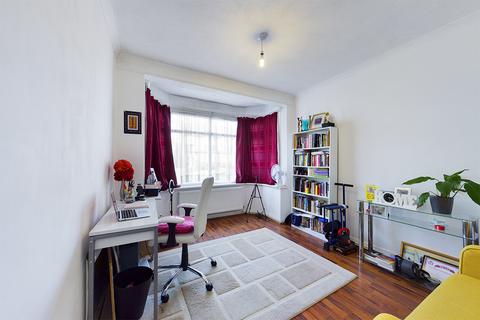 137 Wadham Gardens, Greenford, UB6 0BT