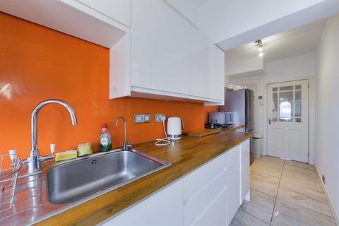 137 Wadham Gardens, Greenford, UB6 0BT