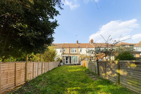 137 Wadham Gardens, Greenford, UB6 0BT