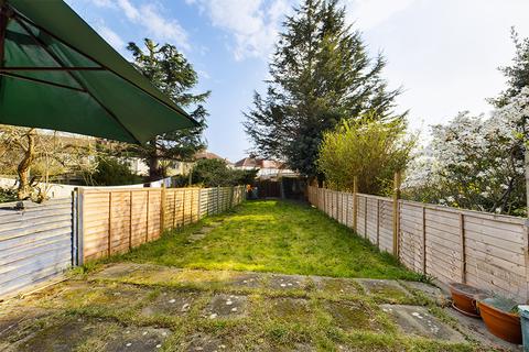 137 Wadham Gardens, Greenford, UB6 0BT