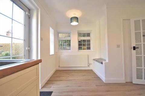 2 bedroom semi-detached house to rent, Fox Yard, Farnham