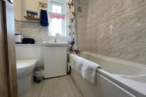 72 Grange Road, Aveley, South Ockendon, RM15 4EJ