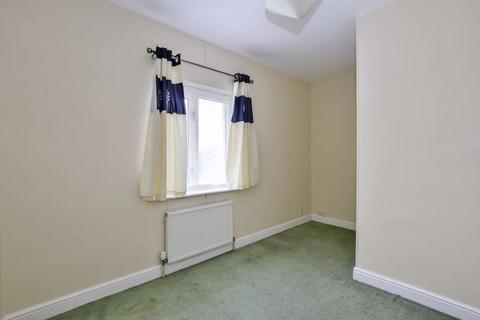 2 bedroom terraced house to rent, Lyndhurst Road, Chesham