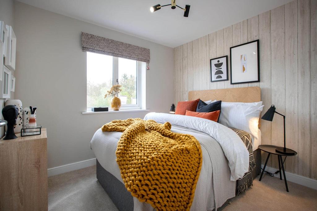 Double bedroom looks out onto the garden