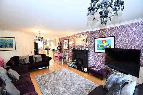 51 Chaplin Close, Salford, M6 8FW