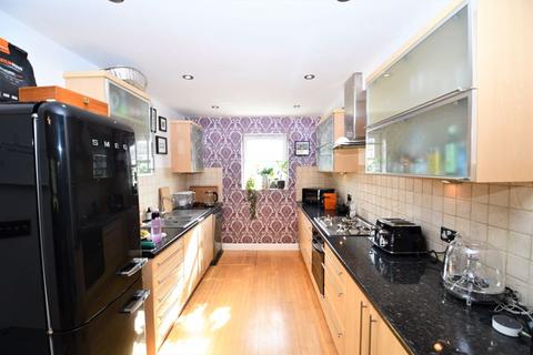 51 Chaplin Close, Salford, M6 8FW