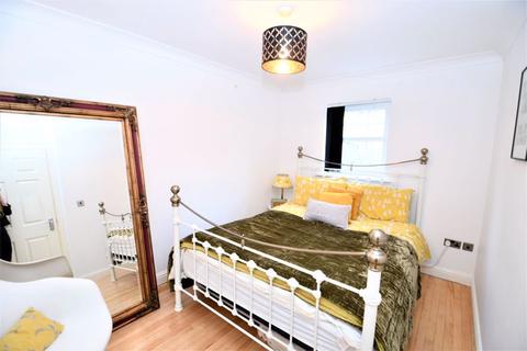 51 Chaplin Close, Salford, M6 8FW