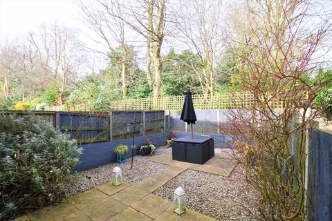 51 Chaplin Close, Salford, M6 8FW