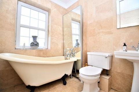 51 Chaplin Close, Salford, M6 8FW