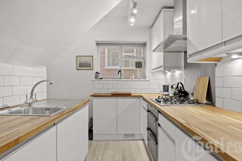 16b Coolhurst Road, London, N8 8EL