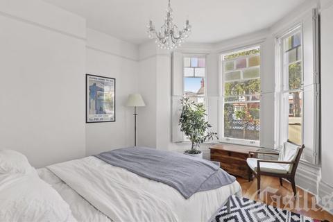 16b Coolhurst Road, London, N8 8EL