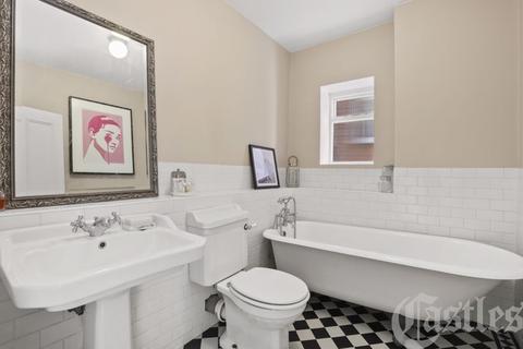 16b Coolhurst Road, London, N8 8EL