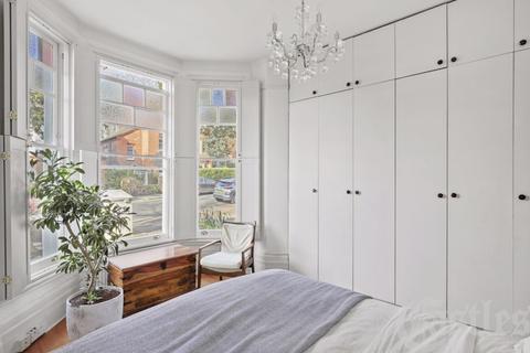 16b Coolhurst Road, London, N8 8EL