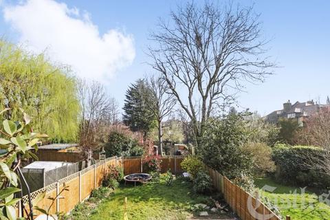 16b Coolhurst Road, London, N8 8EL