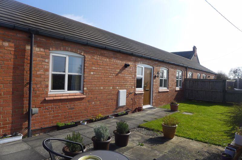 Wrexham Road, Holt, Wrexham 2 bed bungalow £695 pcm (£160 pw)