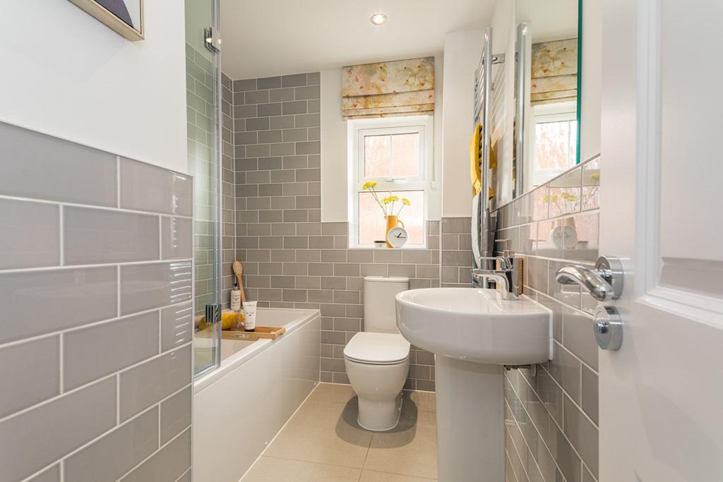 Moorland Gate Ashurst 3 bedroom home bathroom shot