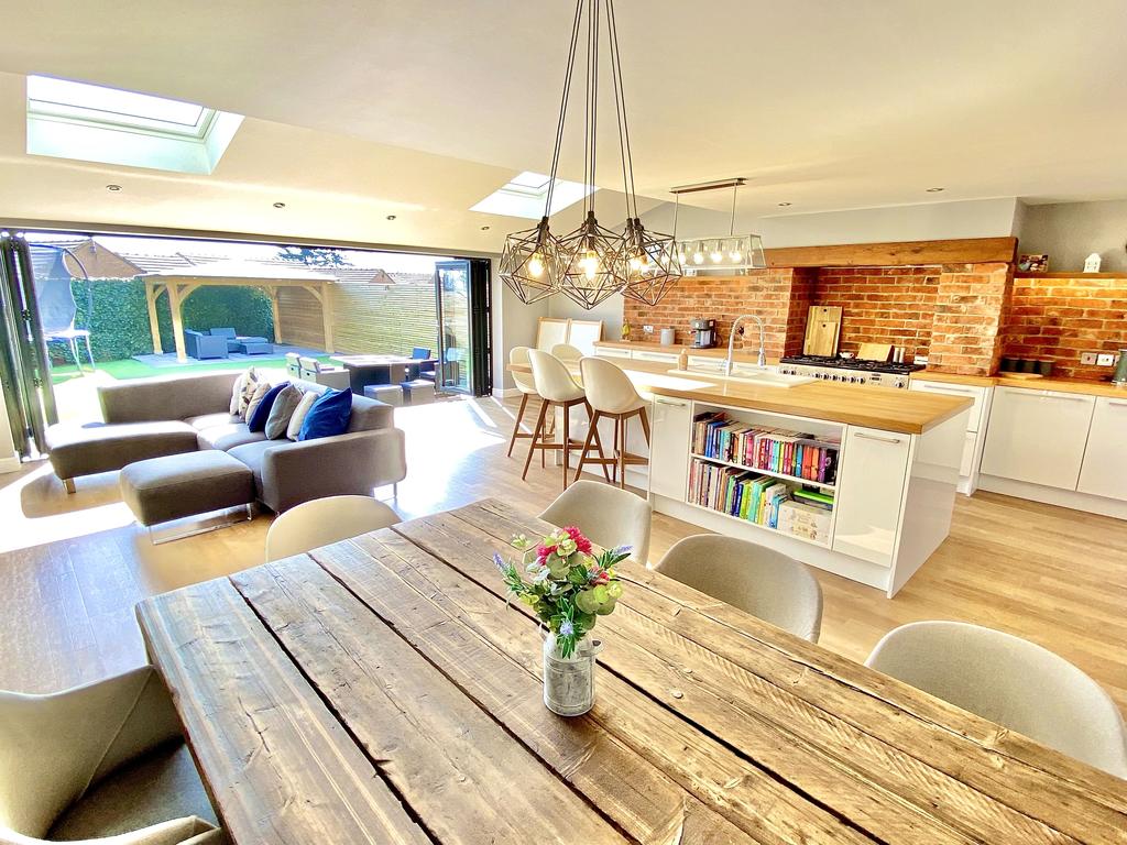 16 Farm View Drive, Hackenthorpe... 4 bed detached house £375,000