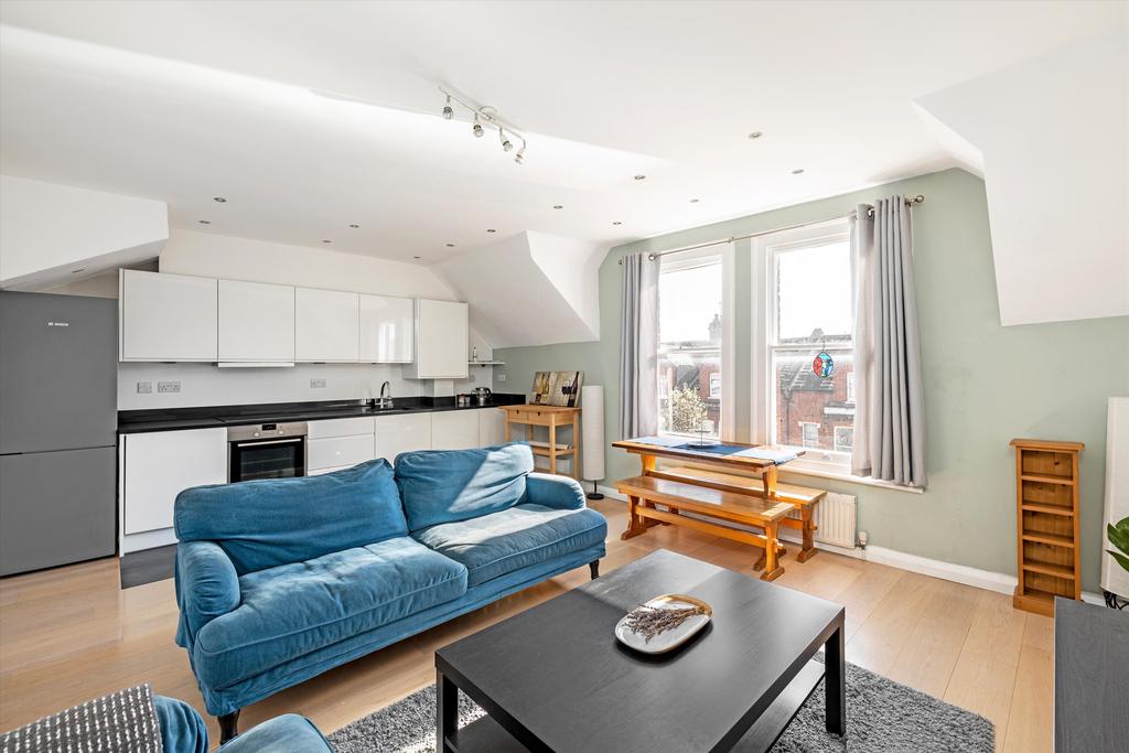 Plympton Road, London, NW6 2 bed flat for sale £585,000