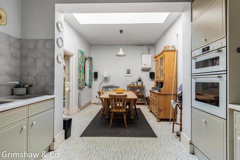23 Whitehall Road, London, W7 2JE