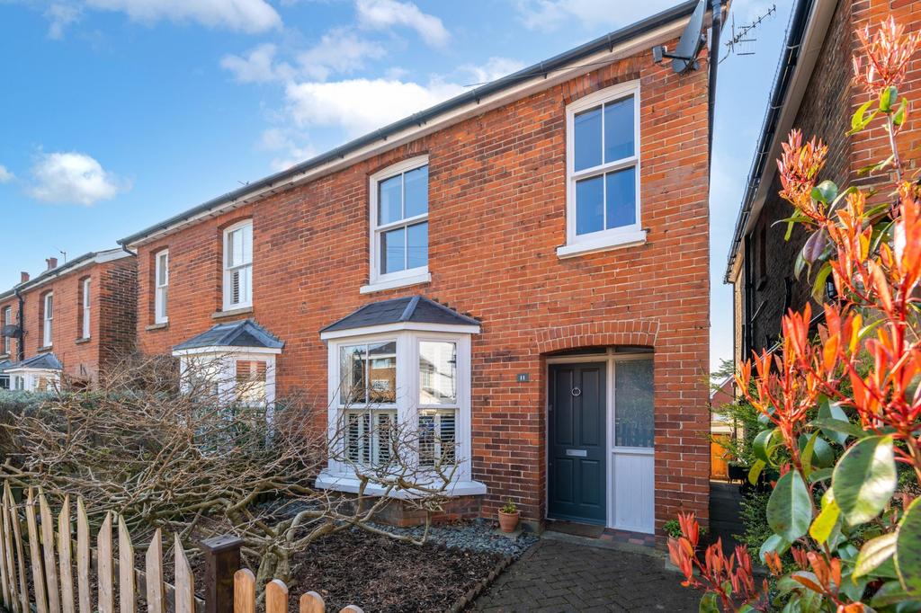 Nutley Lane, RH2 3 bed house £775,000