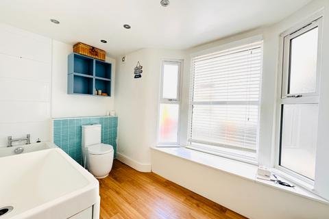 4 bedroom maisonette to rent, Heavitree Road, Plumstead, London, SE18 7RA