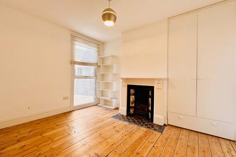 4 bedroom maisonette to rent, Heavitree Road, Plumstead, London, SE18 7RA