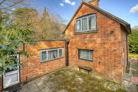 Guardswell Cottage Brockenhurst Road, Ascot, SL5 9HA