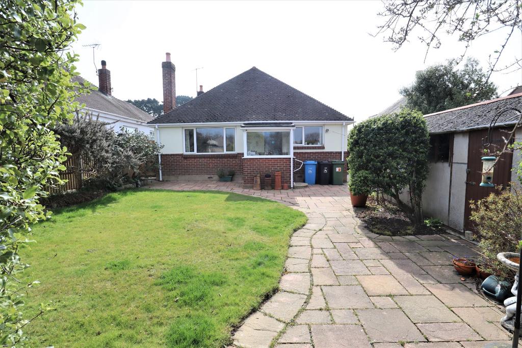 Sopers Lane, Poole, Dorset, BH17 3 bed bungalow £410,000