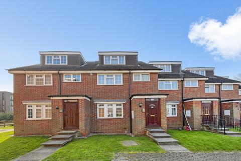 2 bedroom maisonette to rent, Bramble Close, Stanmore, HA7