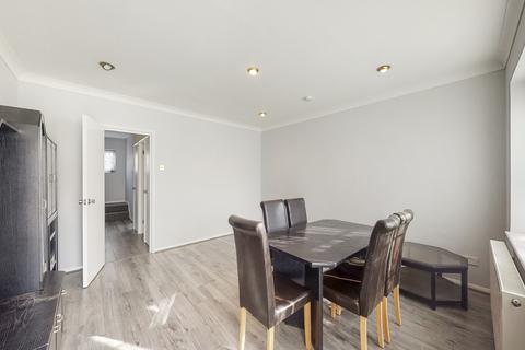 2 bedroom maisonette to rent, Bramble Close, Stanmore, HA7