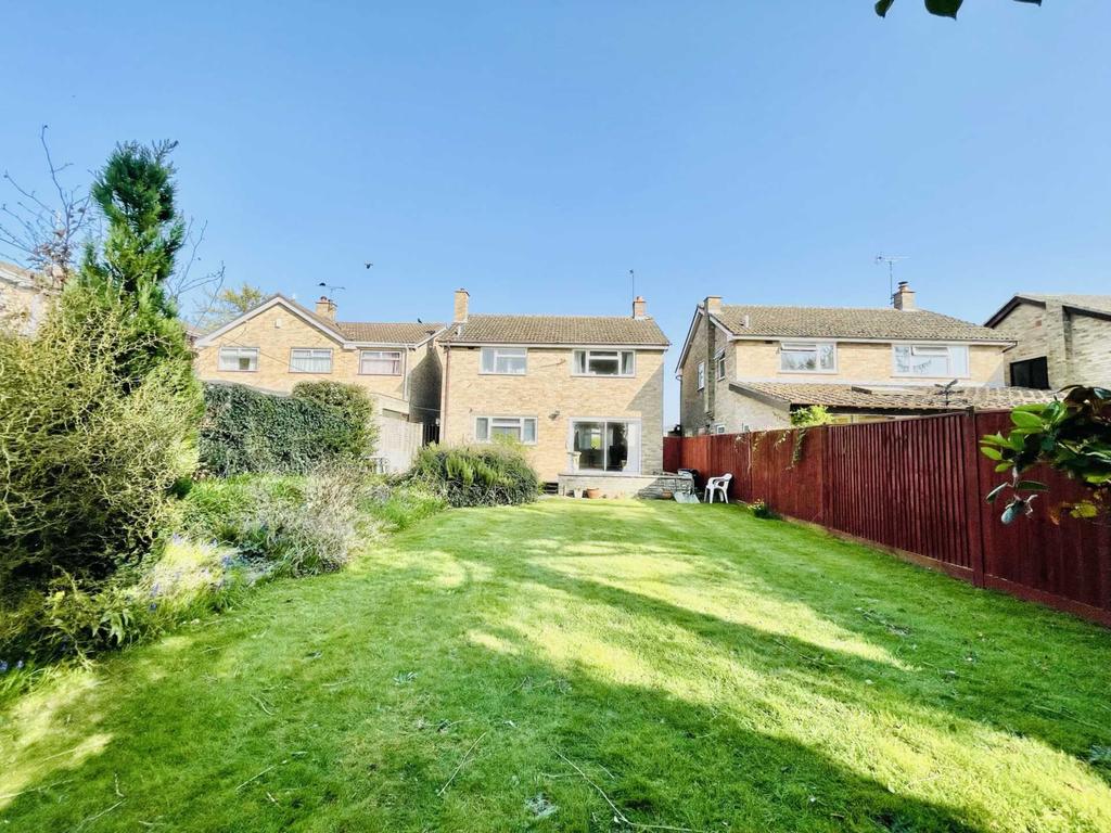 Chiltern Crescent, Wallingford 3 bed detached house £500,000