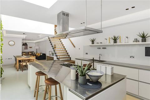 14 Weymouth Terrace, London, E2 8JP