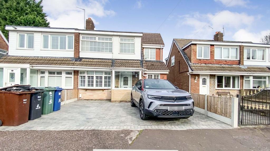 Nuttall Avenue, Whitefield, M45 4 bed semidetached house £280,000