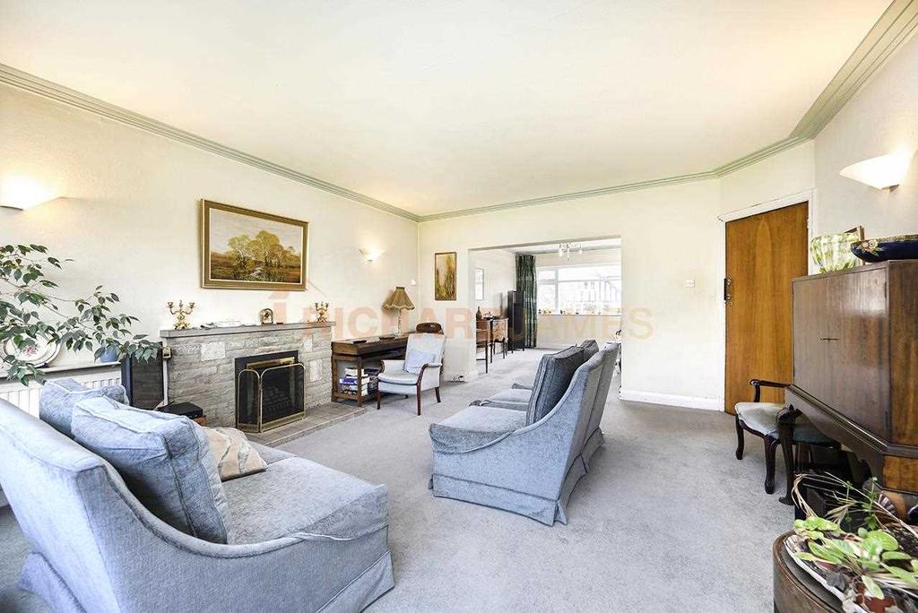 Parkside, Mill Hill 4 bed detached house £1,800,000
