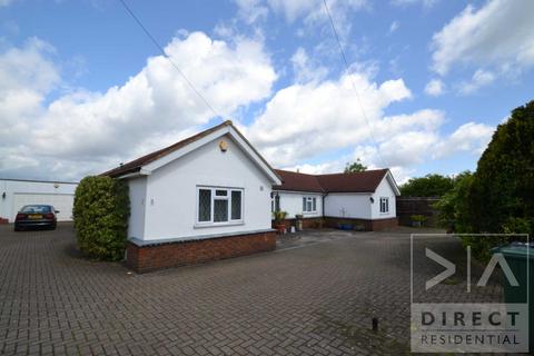 4 bedroom detached bungalow to rent, Croydon Lane, Banstead SM7