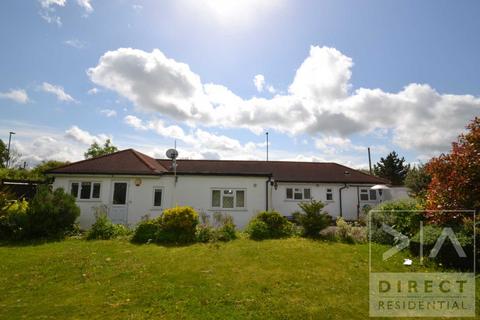 4 bedroom detached bungalow to rent, Croydon Lane, Banstead SM7