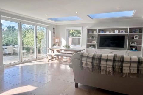 3 Brompton Gardens, West End, Woking, GU24 9GN