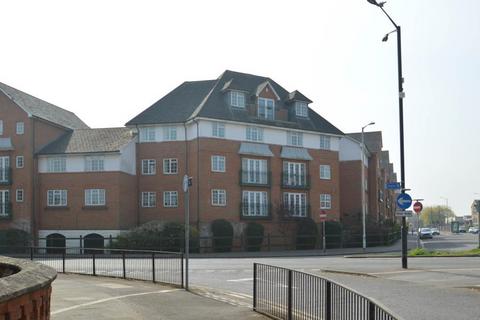 2 bedroom apartment to rent, Knights Place, Windsor