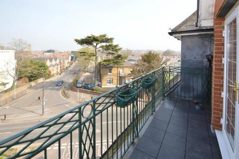 2 bedroom apartment to rent, Knights Place, Windsor
