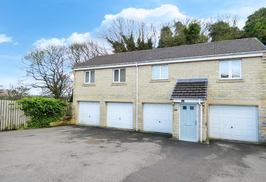 Swan Avenue, Gilstead, Bingley 2 bed flat £700 pcm (£162 pw)