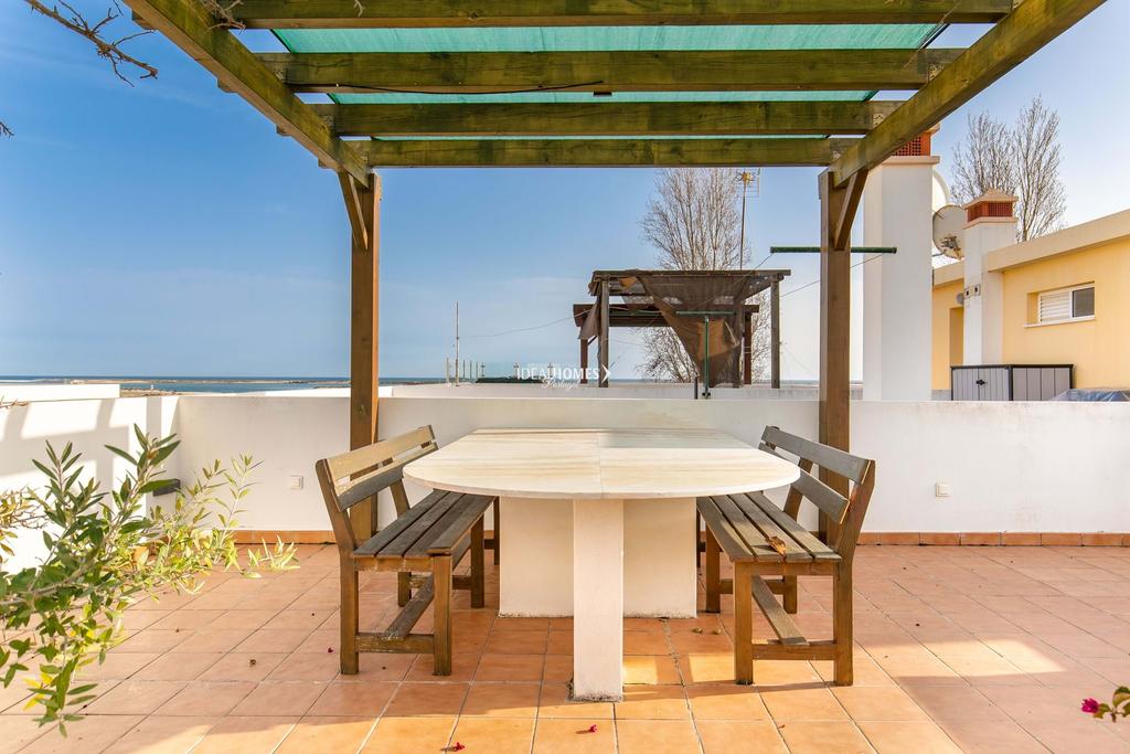 Fuseta, Algarve 1 bed apartment £308,167* (€360,000)