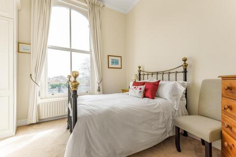 1 bedroom flat for sale, North Side Wandsworth Common, Battersea
