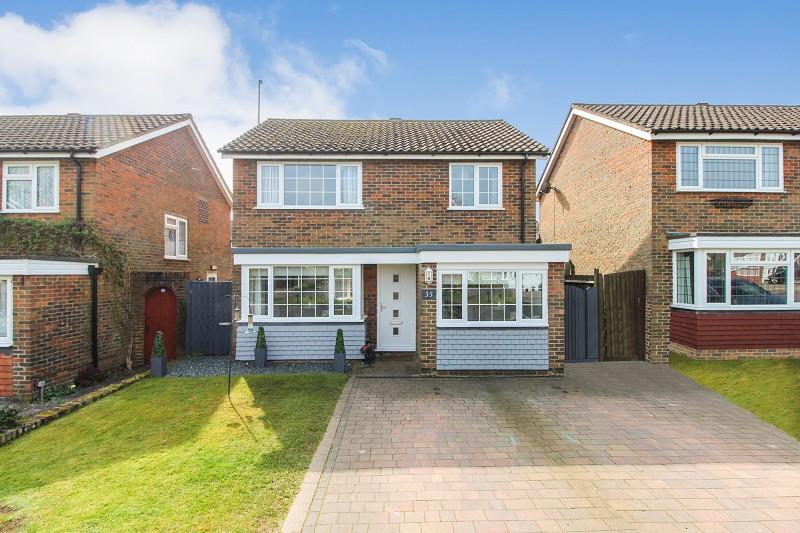 Cedar Drive, Kingsclere, Newbury... 4 bed detached house £500,000
