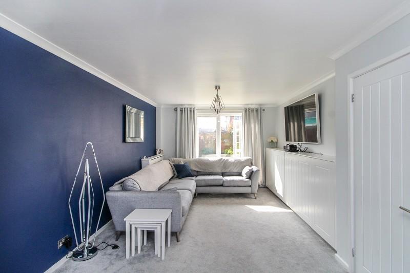 Cedar Drive, Kingsclere, Newbury... 4 bed detached house £500,000