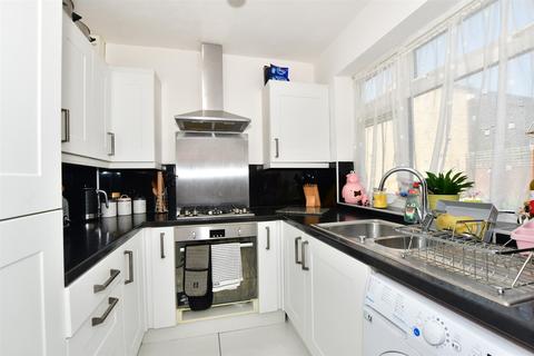 1 bedroom ground floor flat for sale - Tudor Crescent, Hainault, Ilford, Essex