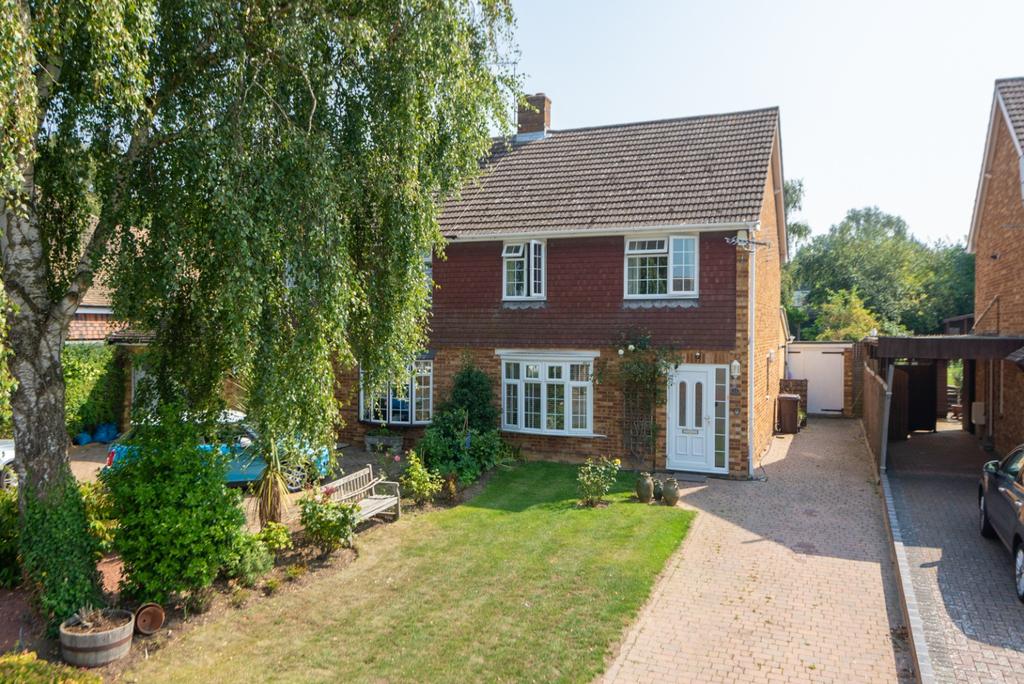Waldron Drive, Loose 3 bed semidetached house £425,000