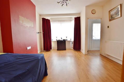 45 Throckmorton Road, London, E16 3DN