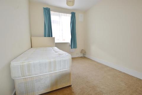 45 Throckmorton Road, London, E16 3DN