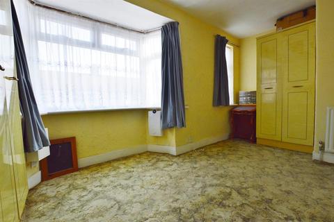 45 Throckmorton Road, London, E16 3DN