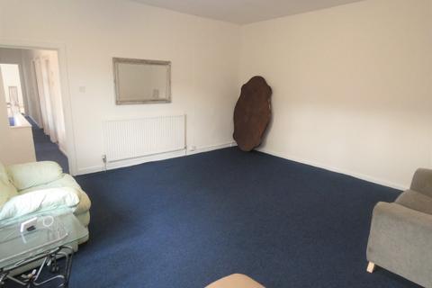 3 bedroom flat to rent, Clarendon Road, Manchester, M16